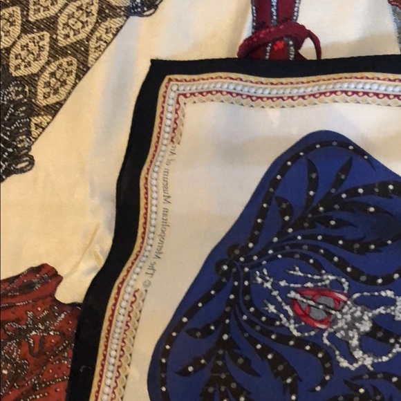 Metropolitan Museum of Art vintage scarf NWOT - Picture 5 of 7
